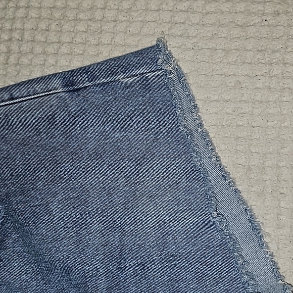 Levi's jeans shorts raw hem sz 32 - Picture 6 of 8